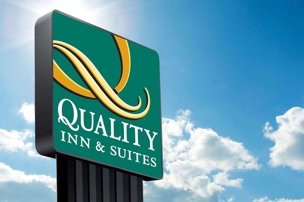 Quality Inn & Suites 门罗维尔 外观 照片